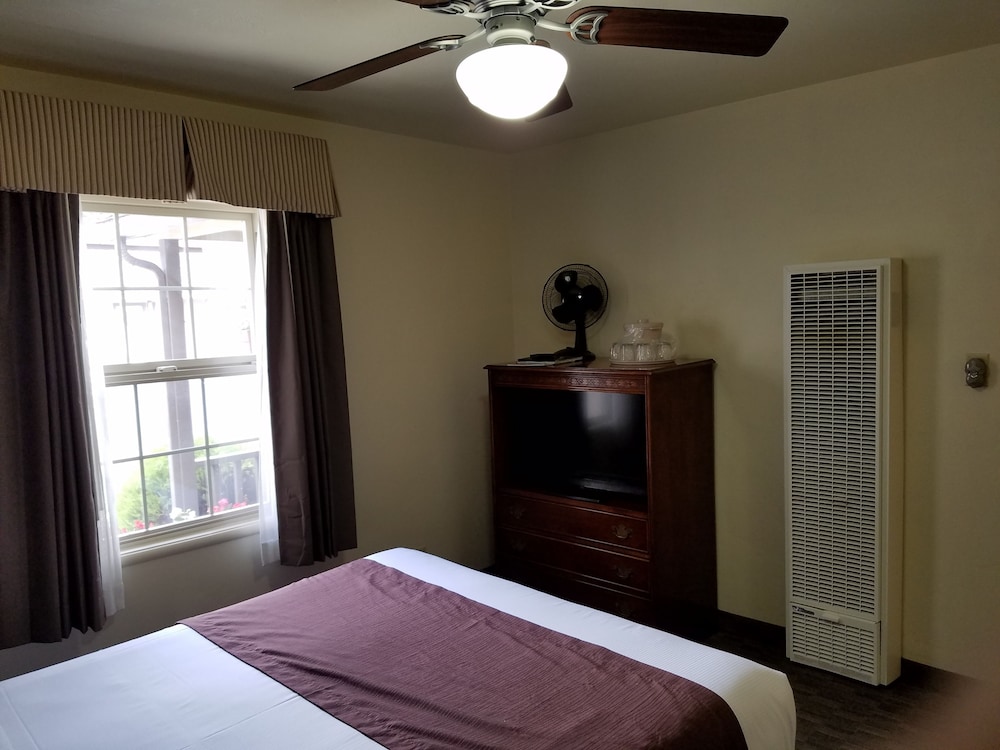 Lone Oak Lodge 23/35