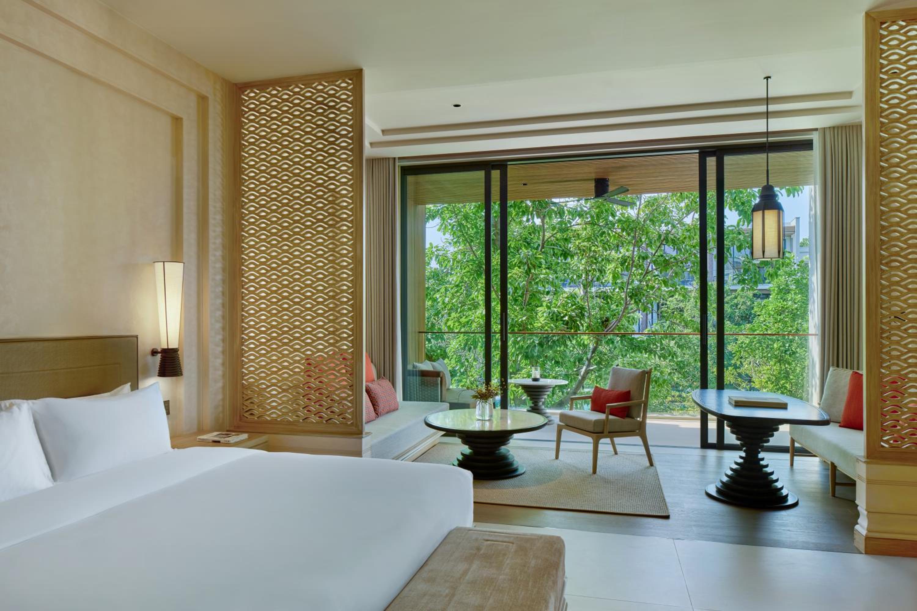 Deluxe, King Bed, Pool View, Balcony