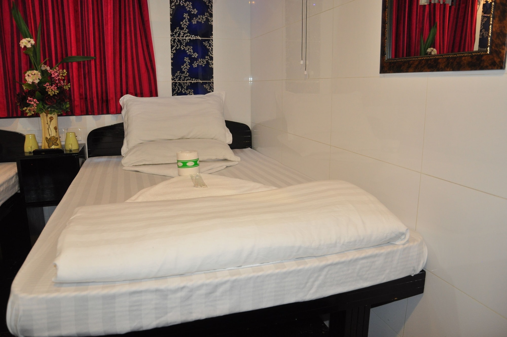 COMFORT, TWIN BEDS