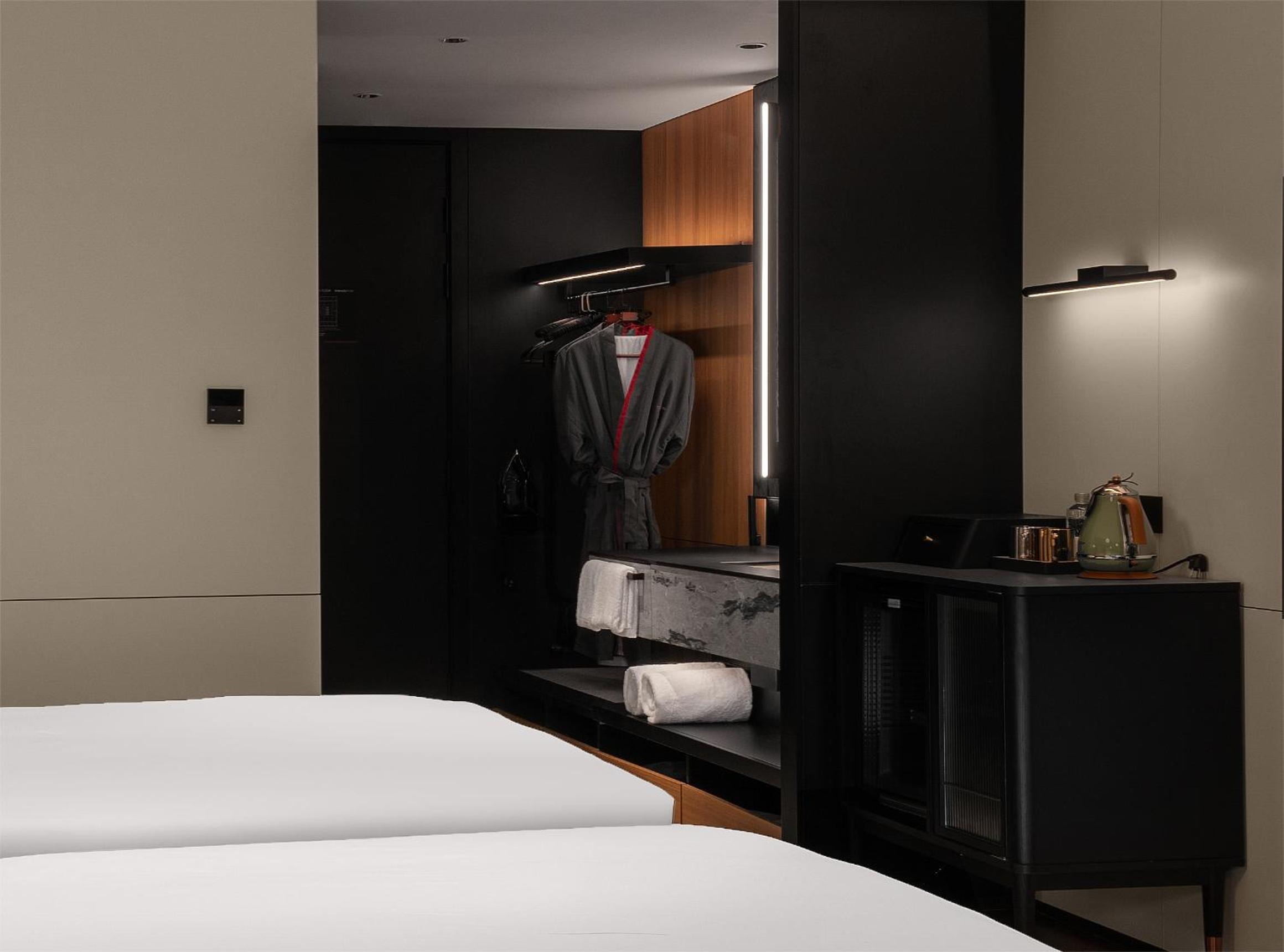 Deluxe, Twin Beds, IntercityHotel Guangzhou South Station 4/6