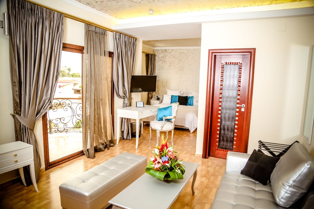Particular Destiny Suites 31/50