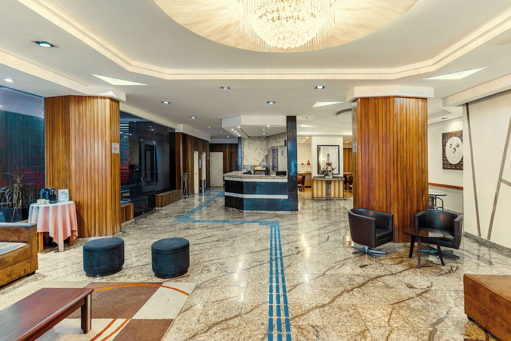 Carillon Plaza Hotel 34/50