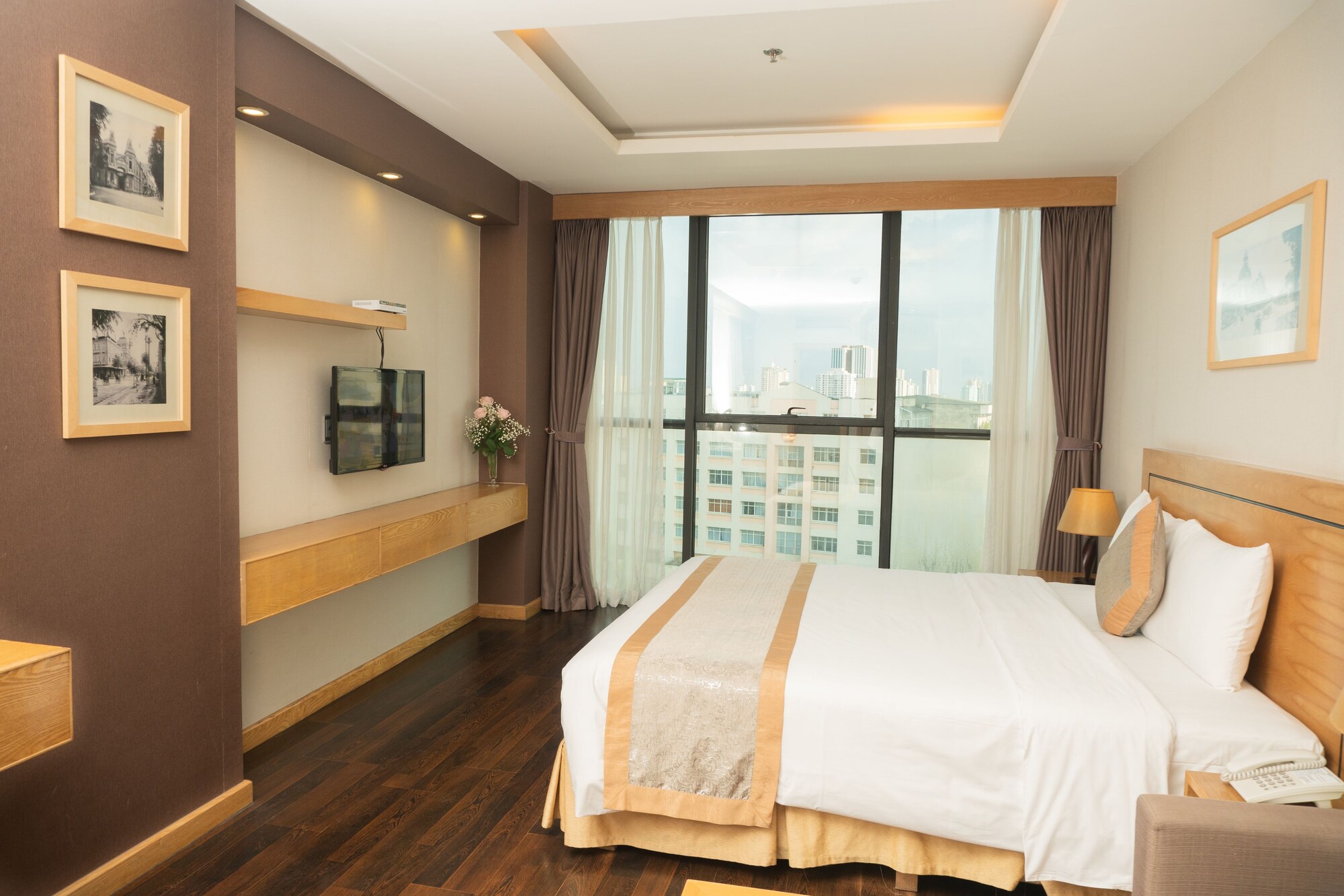 EXECUTIVE, DOUBLE BED, CITY VIEW, BATHTUB