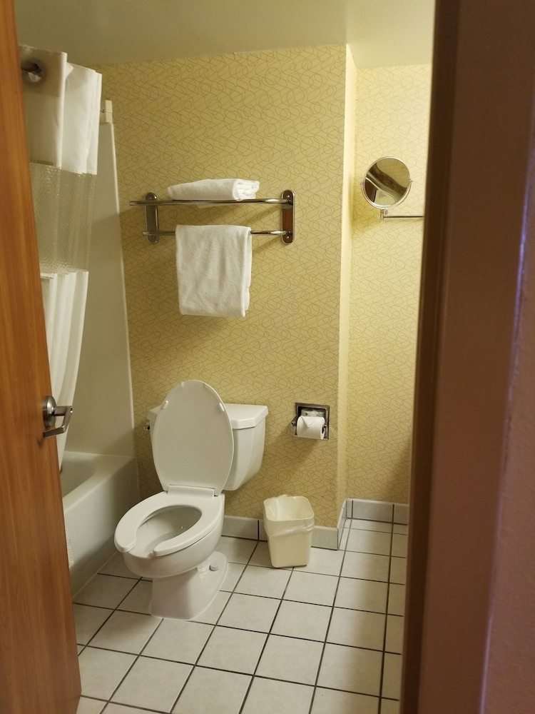 Days Inn By Wyndham Tulsa Central 28/42