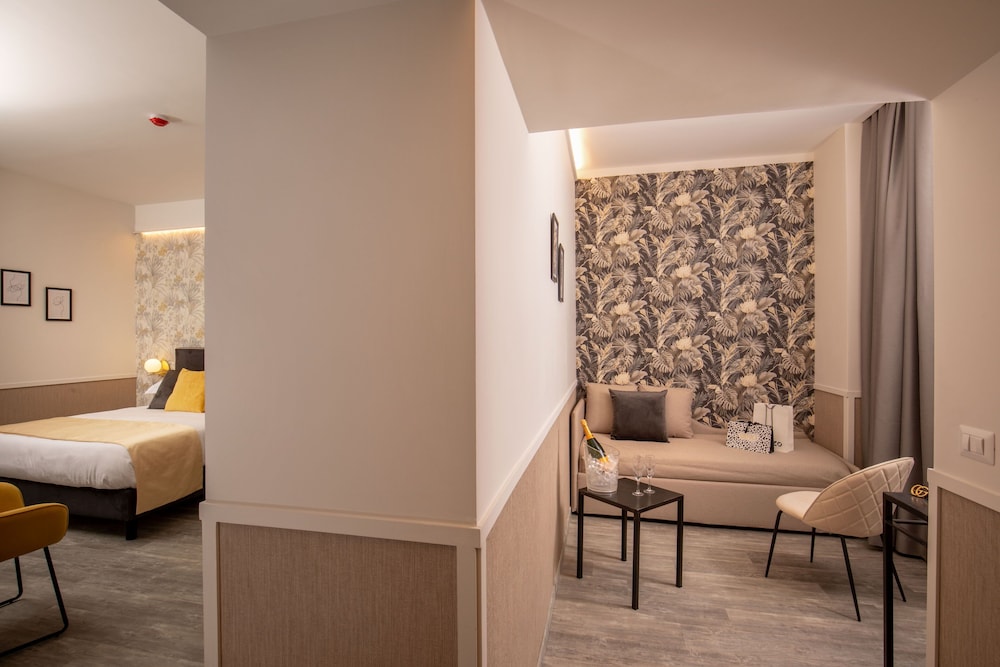 Sophie Terrace Hotel 23/38