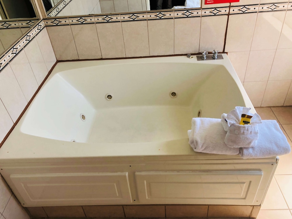 Best Western Plus Inn Of Hayward 17/40