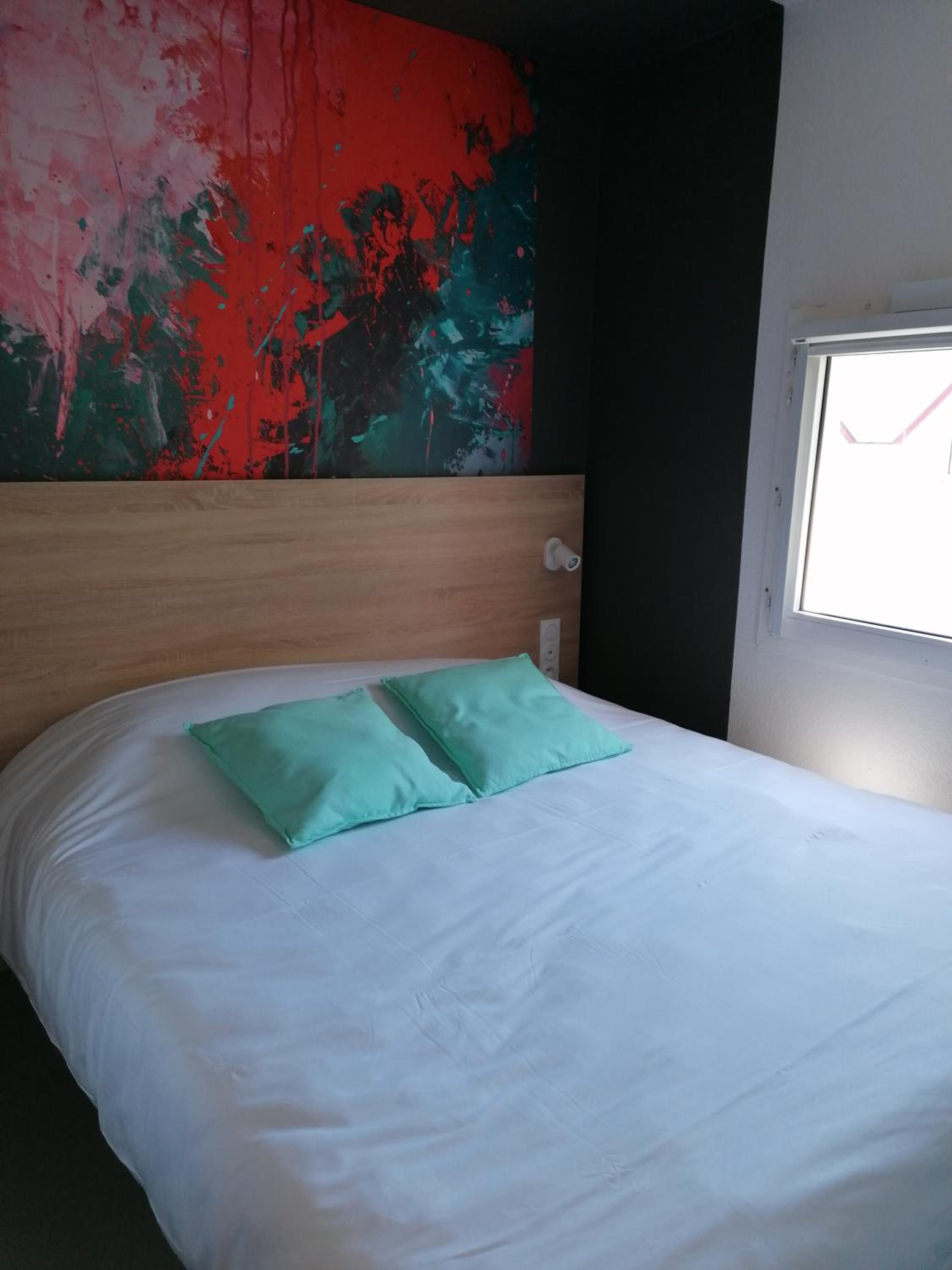 Room, Double Bed, Kyriad Direct Martigues 6/8