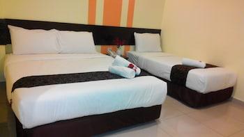 Family 3, 2 Double Beds, No Window