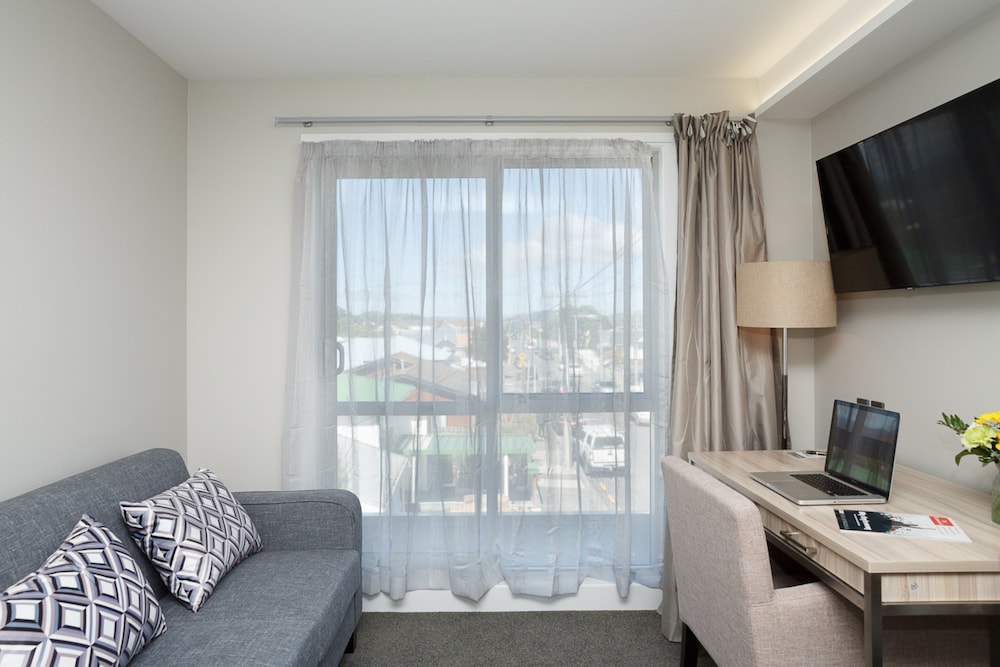 Quest Petone 33/53