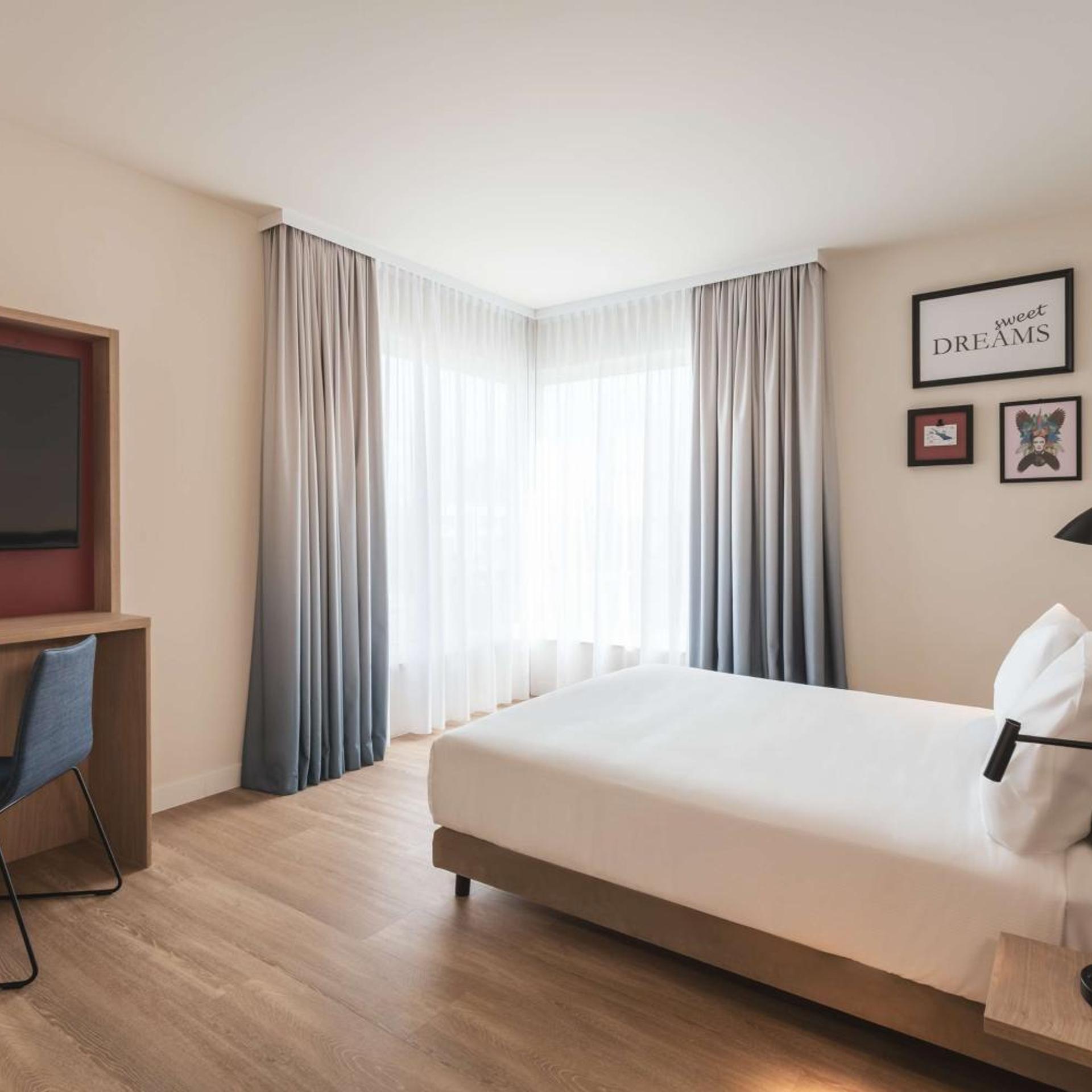 Room, King Bed, Queen Bed, Accessible