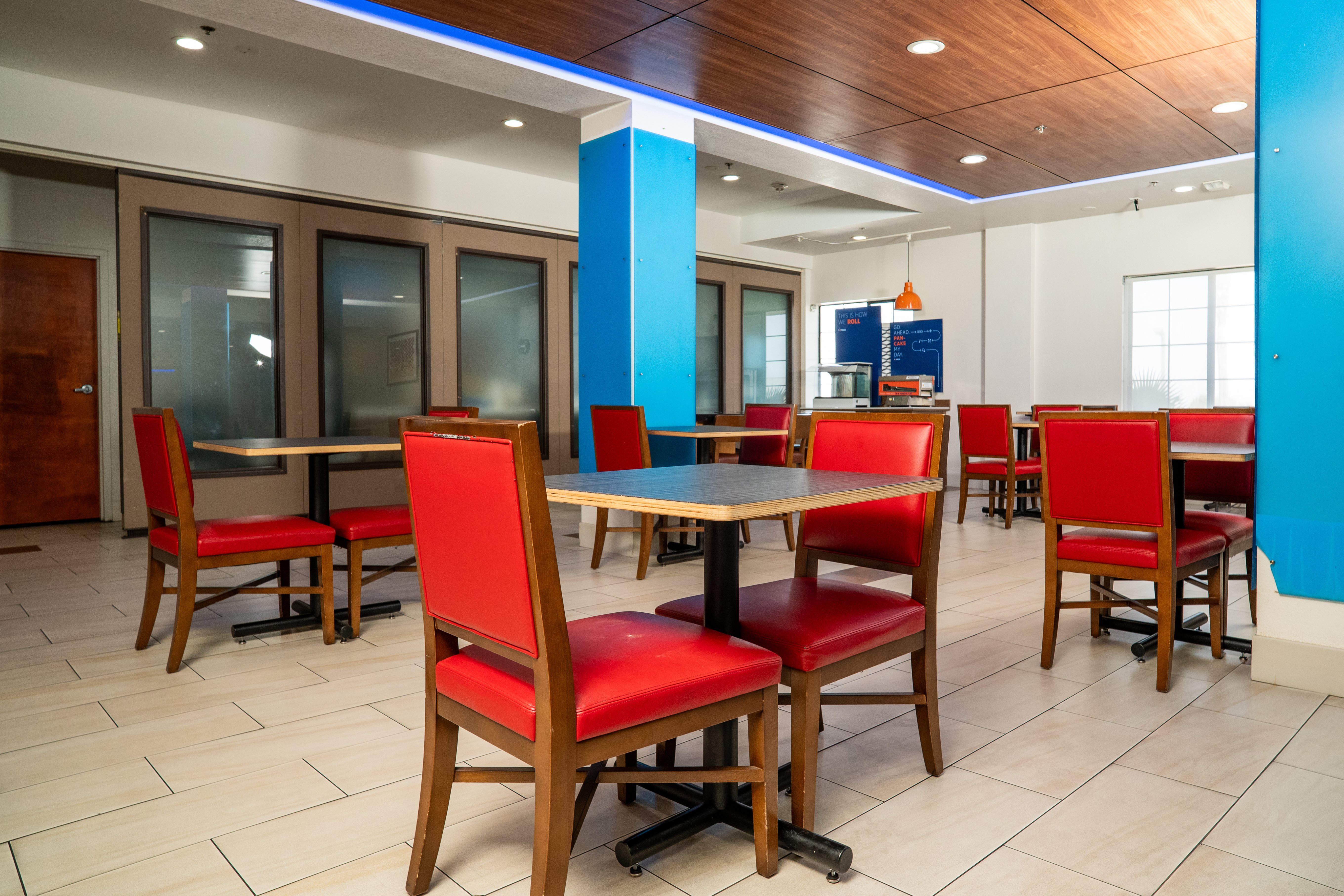 Holiday Inn Express Hotel & Suites Hesperia 45/56