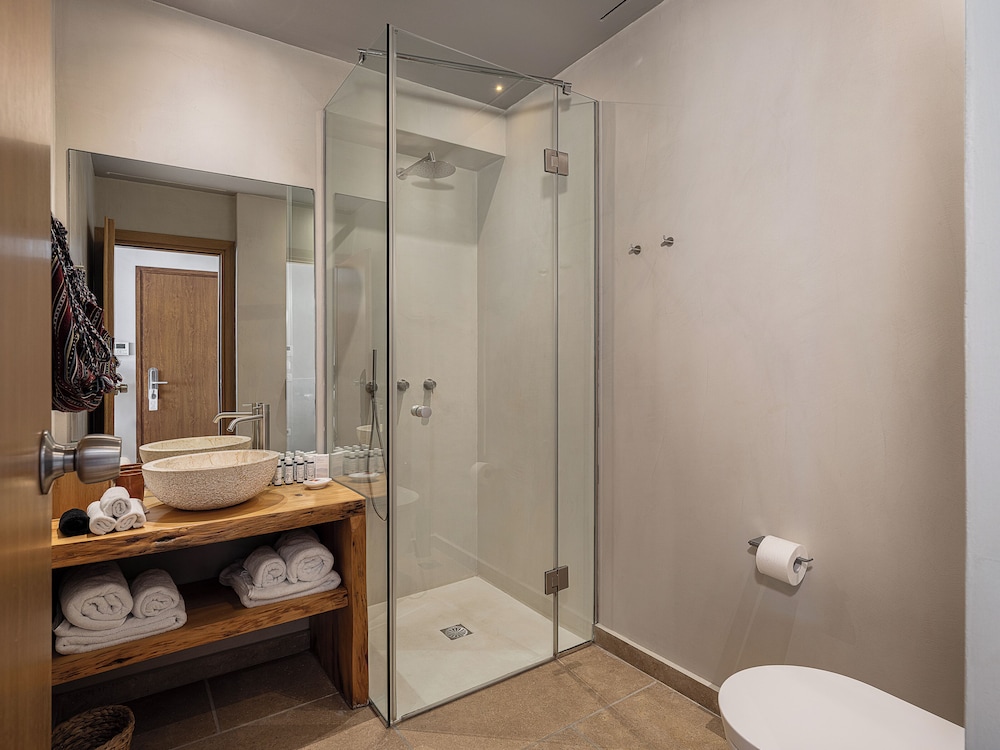 The Theodore Boutique Hotel 47/50