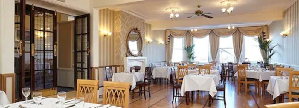 Royal Esplanade Hotel 36/50