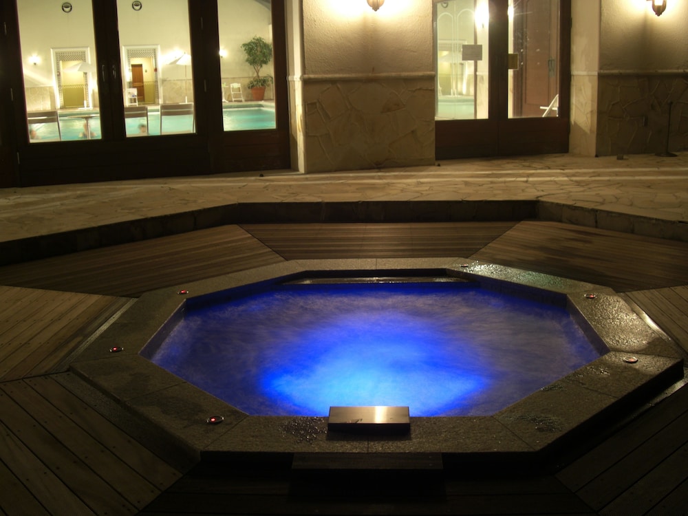 SOUTHERN CROSS RESORT 29/68
