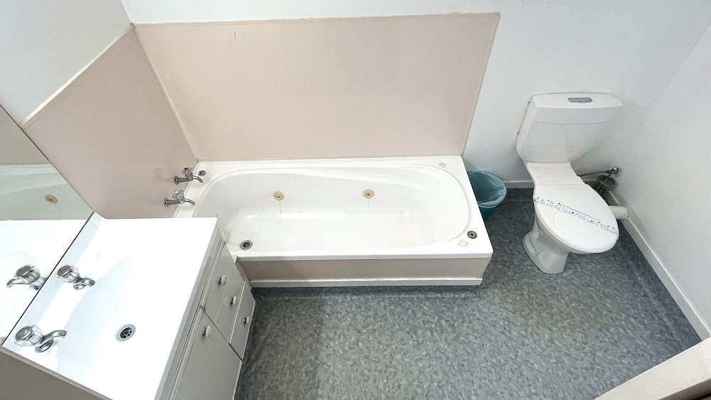 Bennetts Thermal Pools Motor Inn 39/44