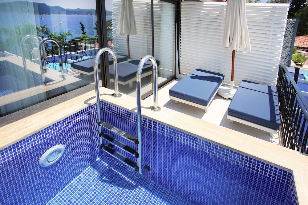 Nur Beach Hotel 25/41
