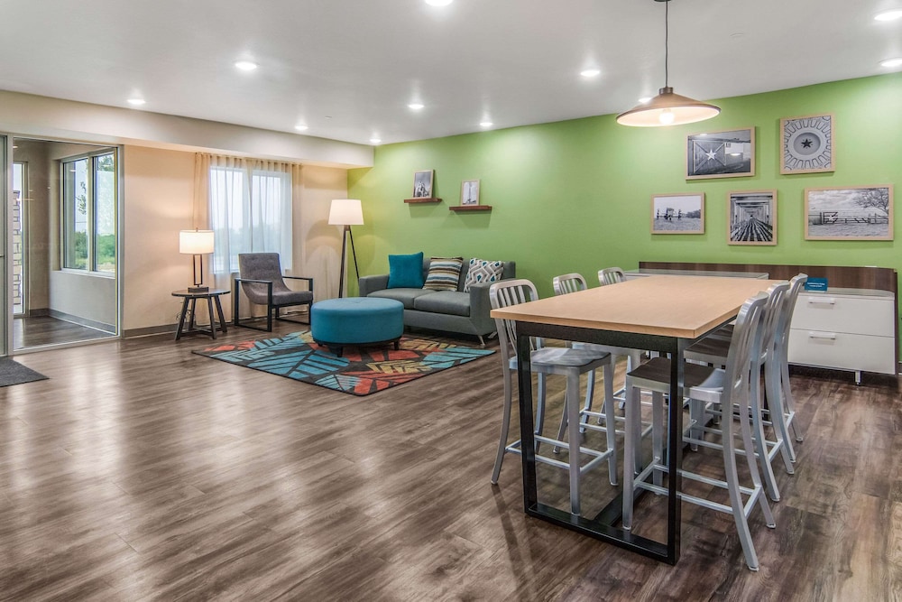 WoodSpring Suites North Ft Worth Alliance TX Speedway 28/38