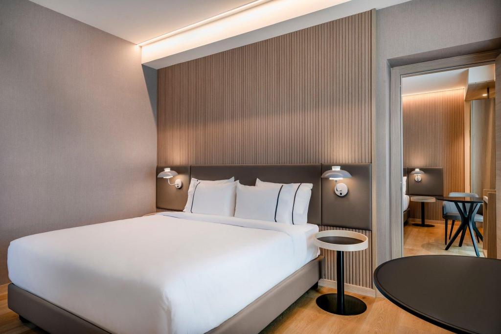 Family, Queen Bed, City View, Terrace