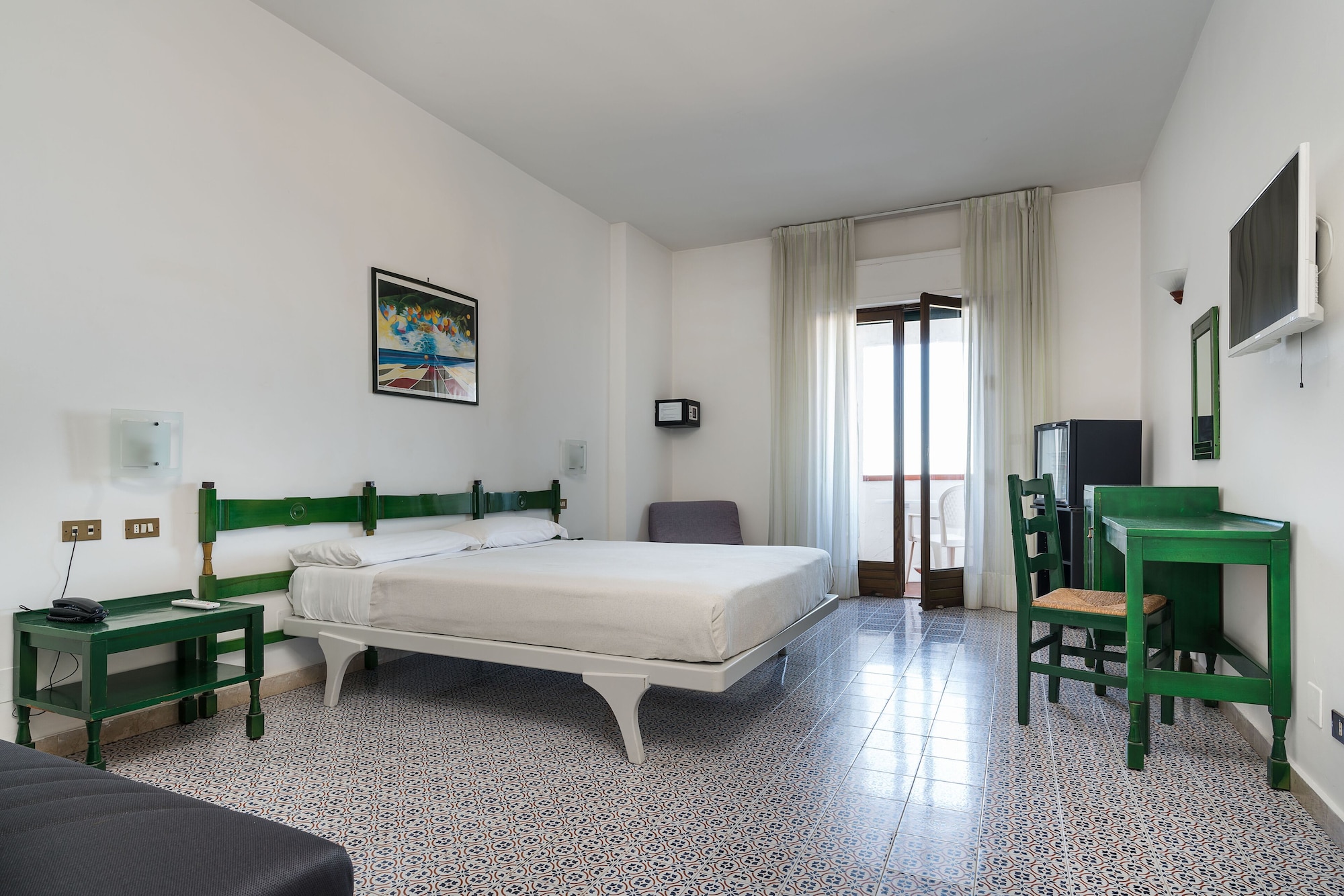 Standard, Single, Queen Bed