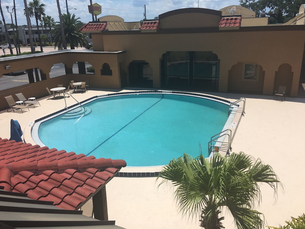 Days Inn By Wyndham St Augustine/Historic Downtown 17/25