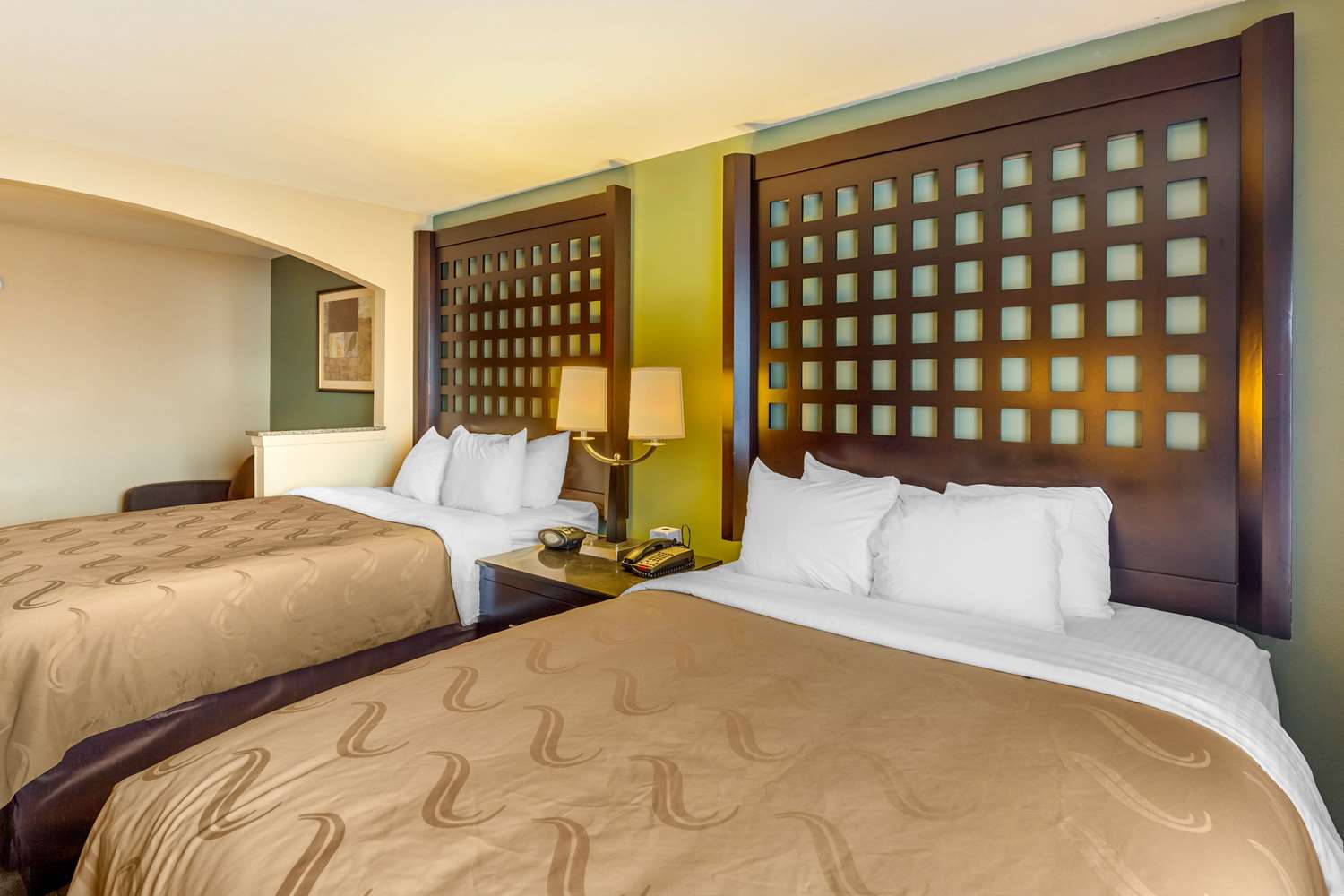 جناح بسريرين كوين، Quality Suites Sherman, TX 2/4
