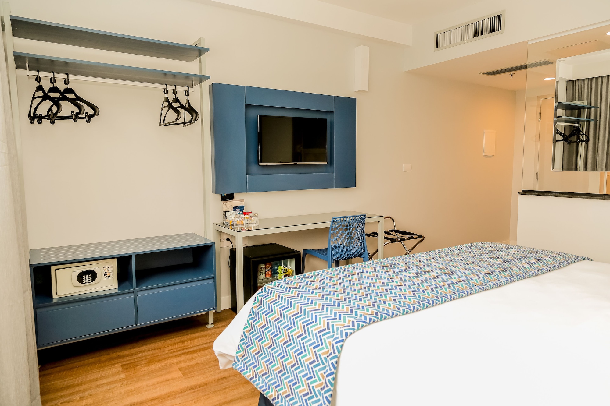 Deluxe, King Bed