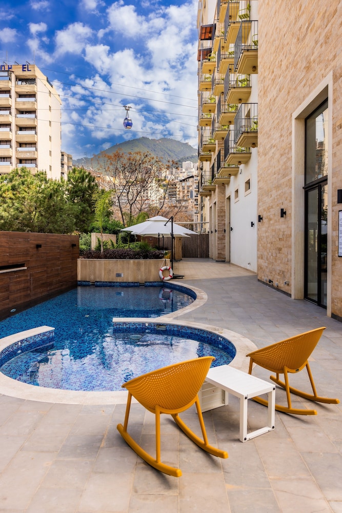 Le Grove Hotel, Jounieh 72/76