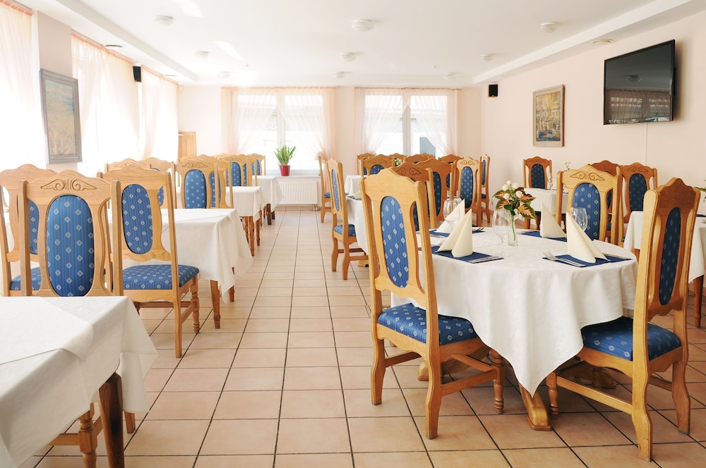 AMICUS HOTEL 32/42