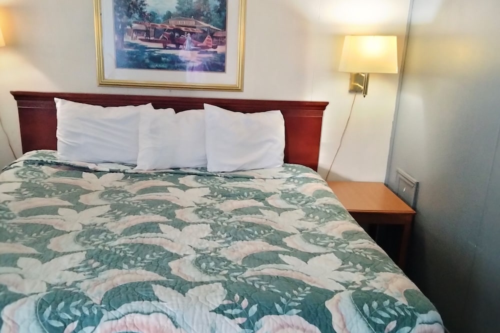 Sky-Palace Inn & Suites El Dorado 19/27