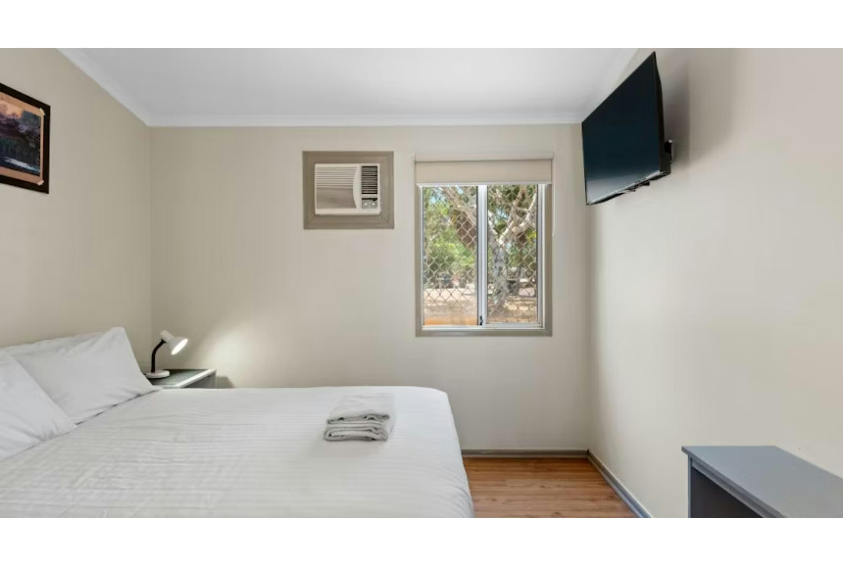 Motel, Economy