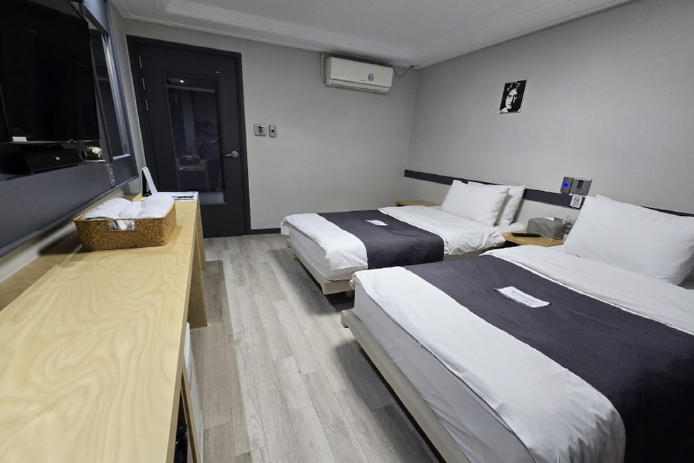 Galaxy Hotel 26/78