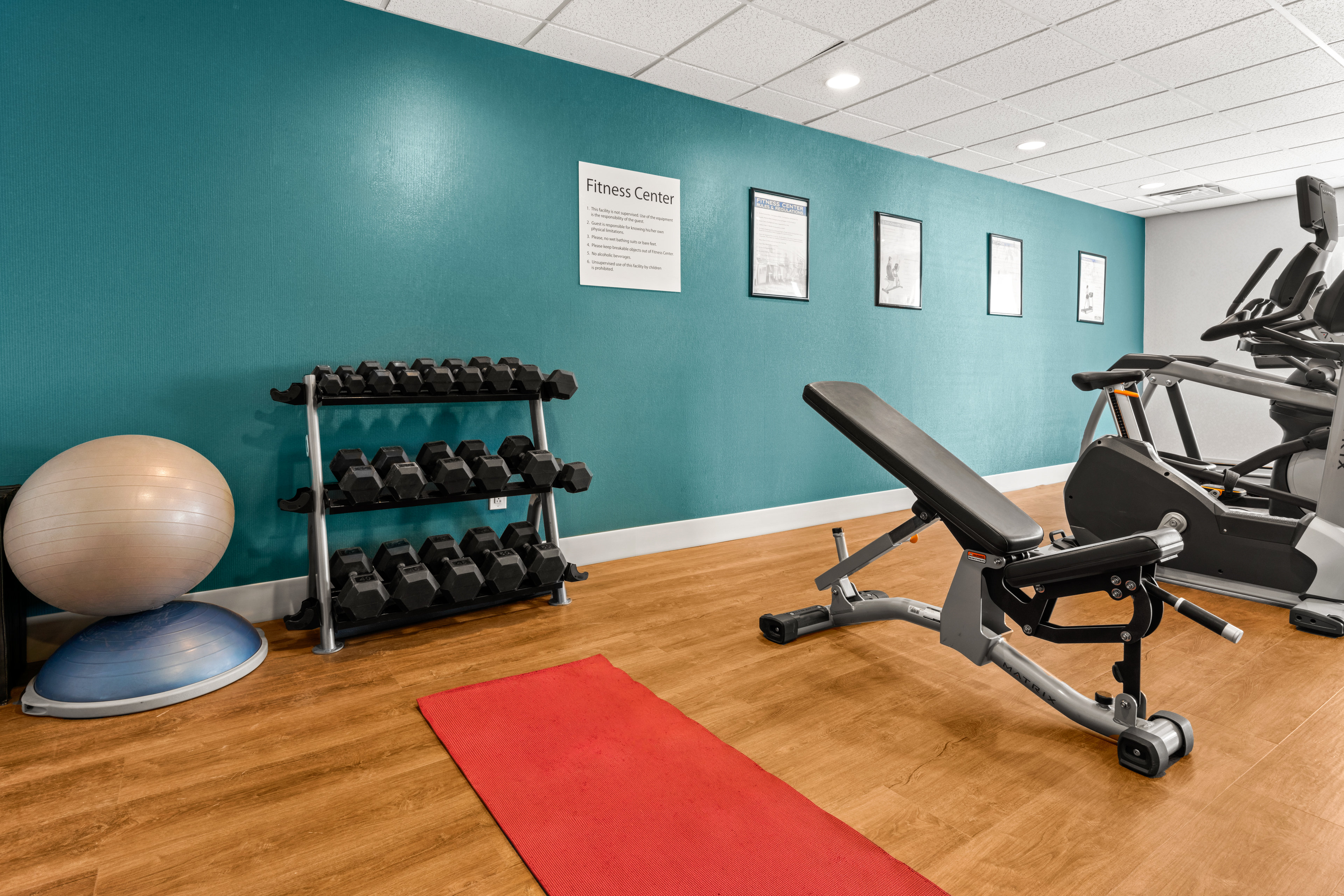 Holiday Inn Express Hotel Suites Sumner 13/28