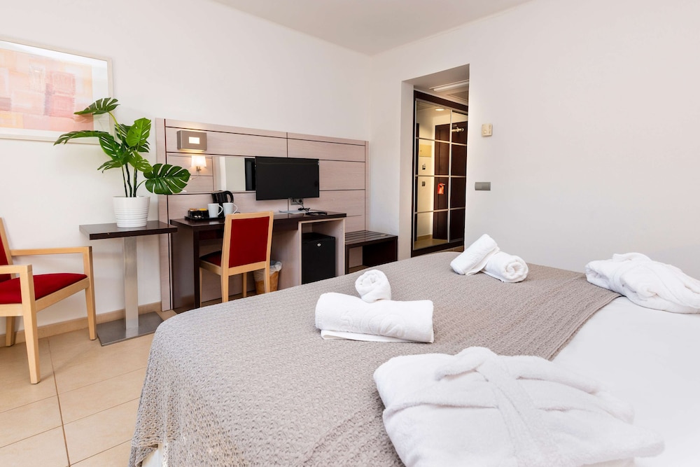 غرفة سوبيريور ديلوكس بسريرين منفصلين بشرفة، Hotel Puchet Ibiza 10/10