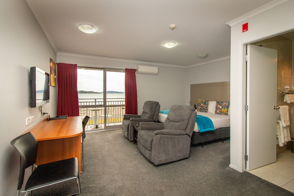 Bks Esplanade Motor Lodge 17/43