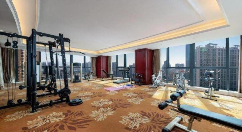 Vienna International Hotel (Huiyang Municipal Square) 32/43