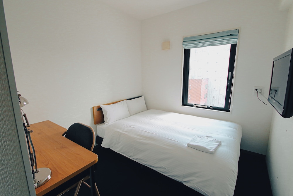 8Hotel 19/63