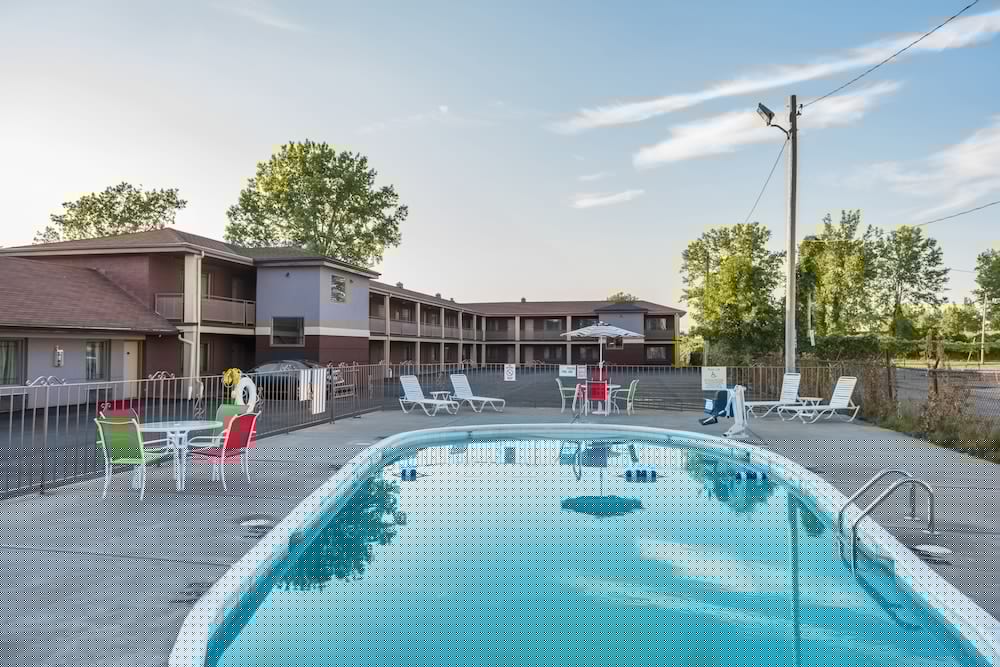 AArya Hotel By Niagara Fashion Outlets 1/44