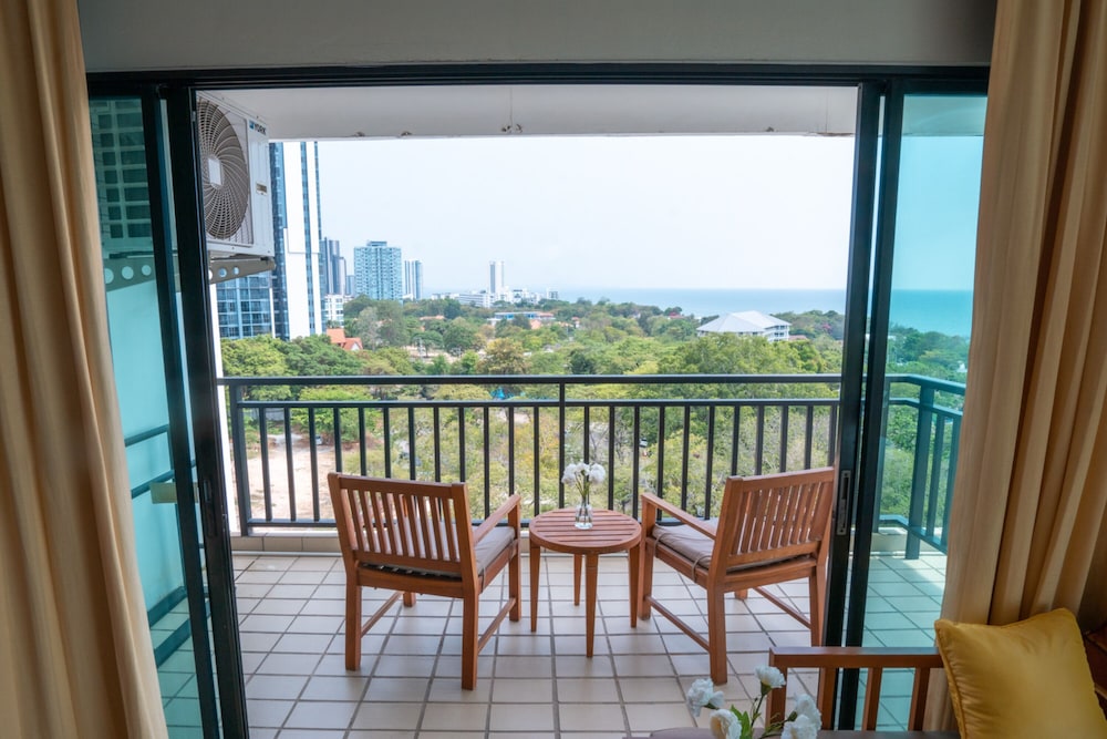 COSY BEACH HOTEL 34/50