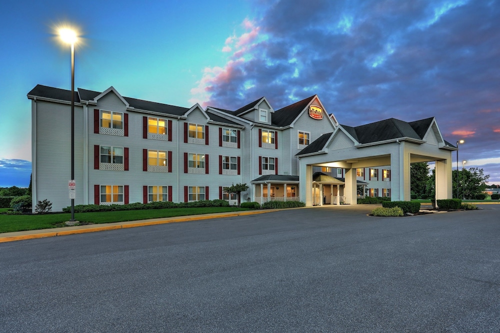 Lancaster Inn and Suites 2/64