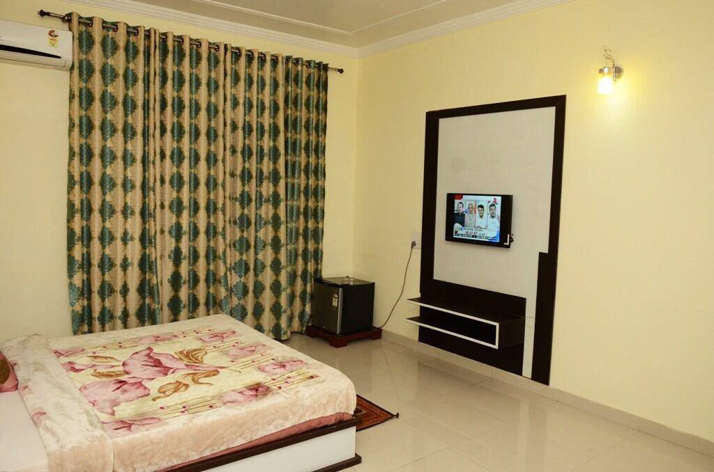 Hotel Krishna International 16/25