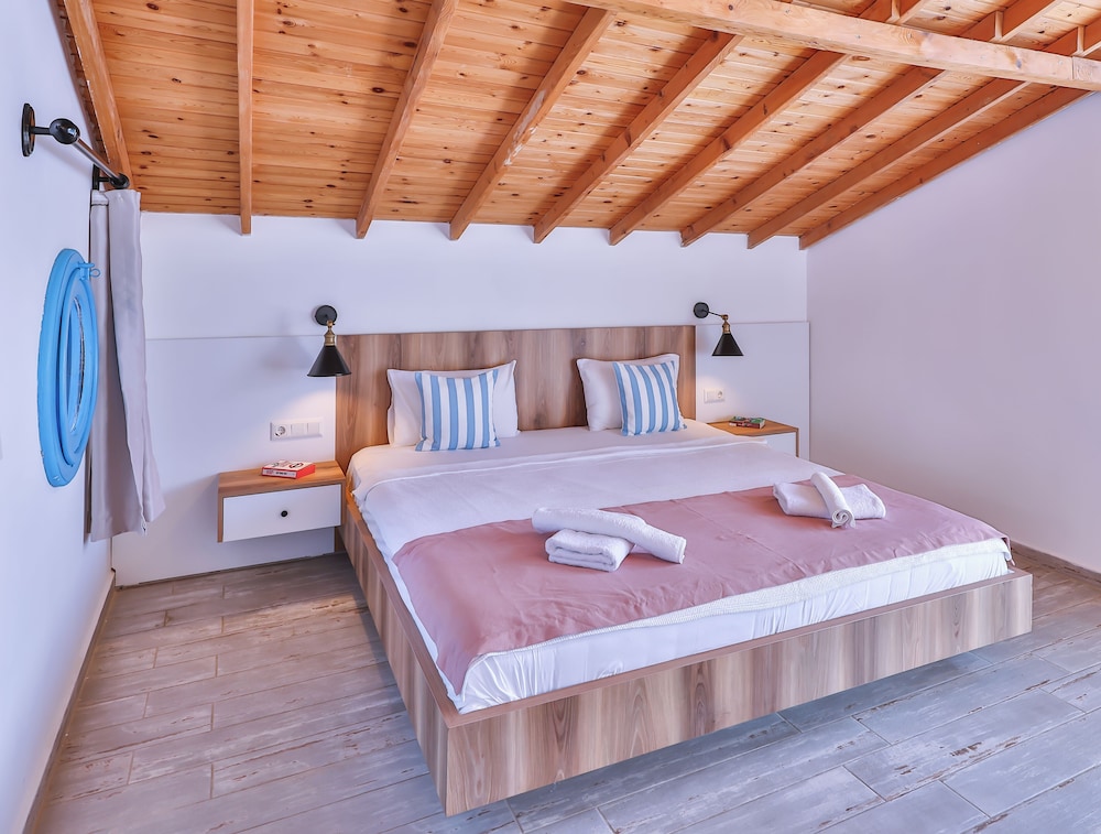PANORAMIC, DOUBLE BED, SEA VIEW, BALCONY