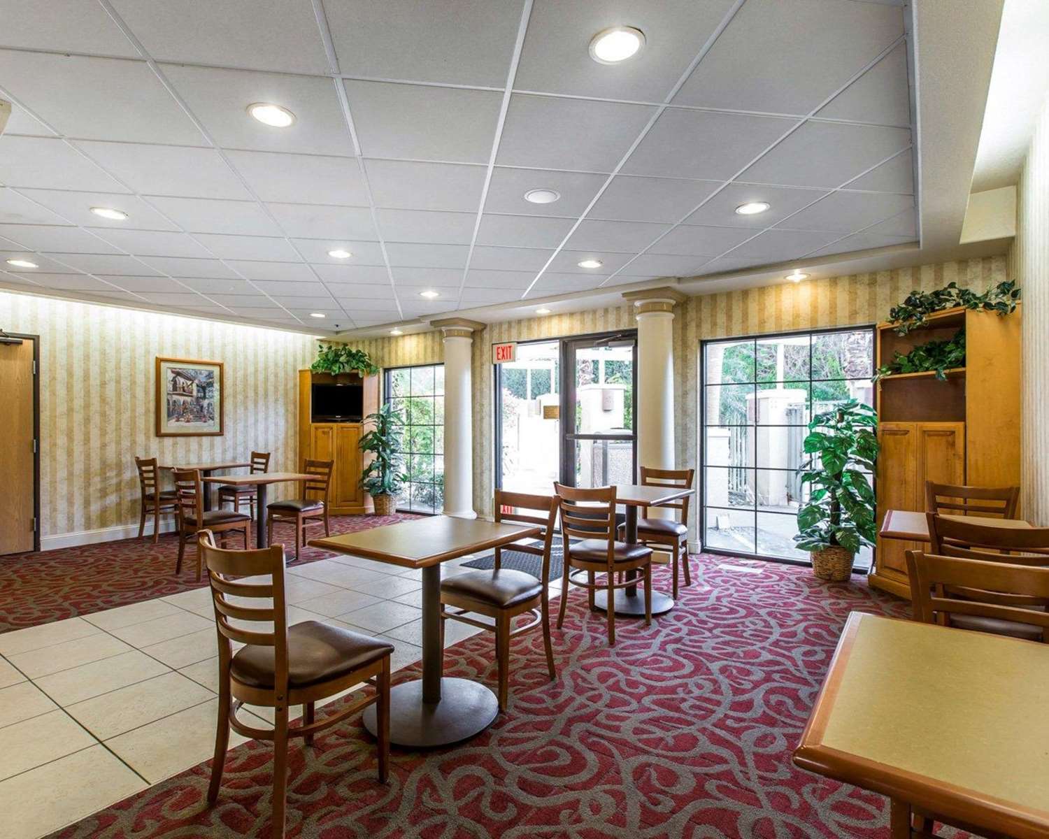 Comfort Suites Palm Desert I-10 26/32
