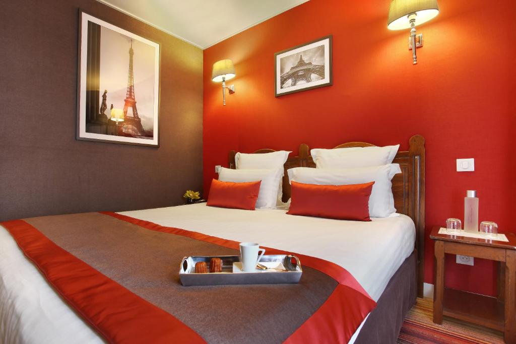 Room, Eiffel View