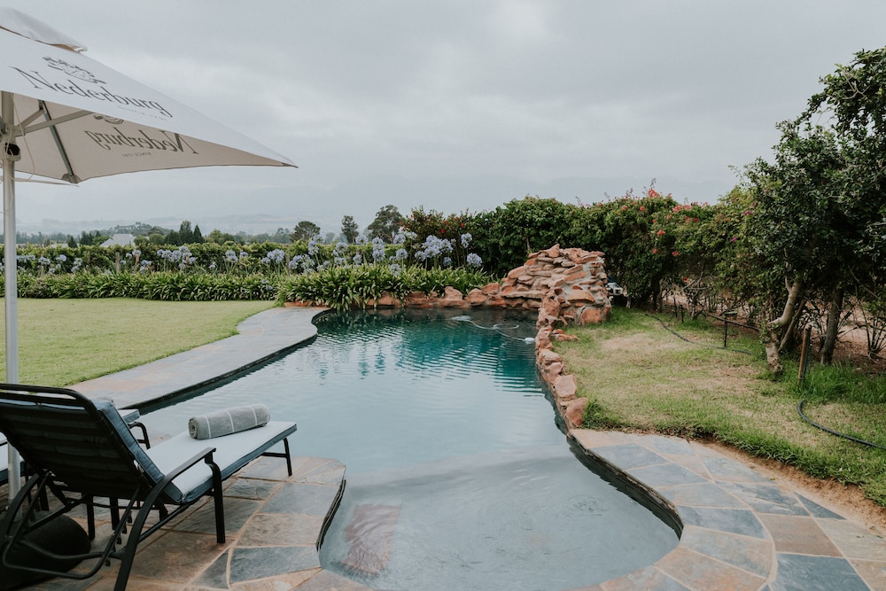Cana Vineyard Guesthouse 70/76