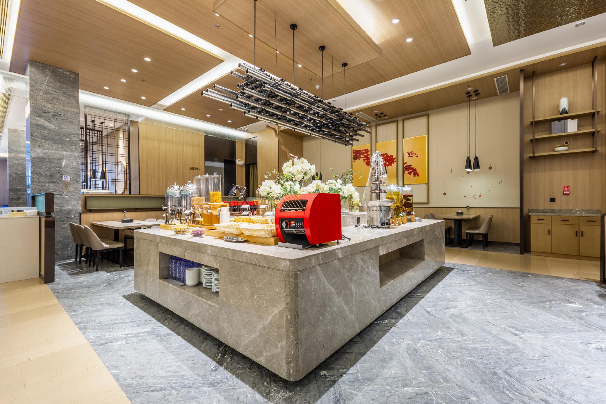 Rezen Dong Hotel (Anqing Taixin square) 16/23
