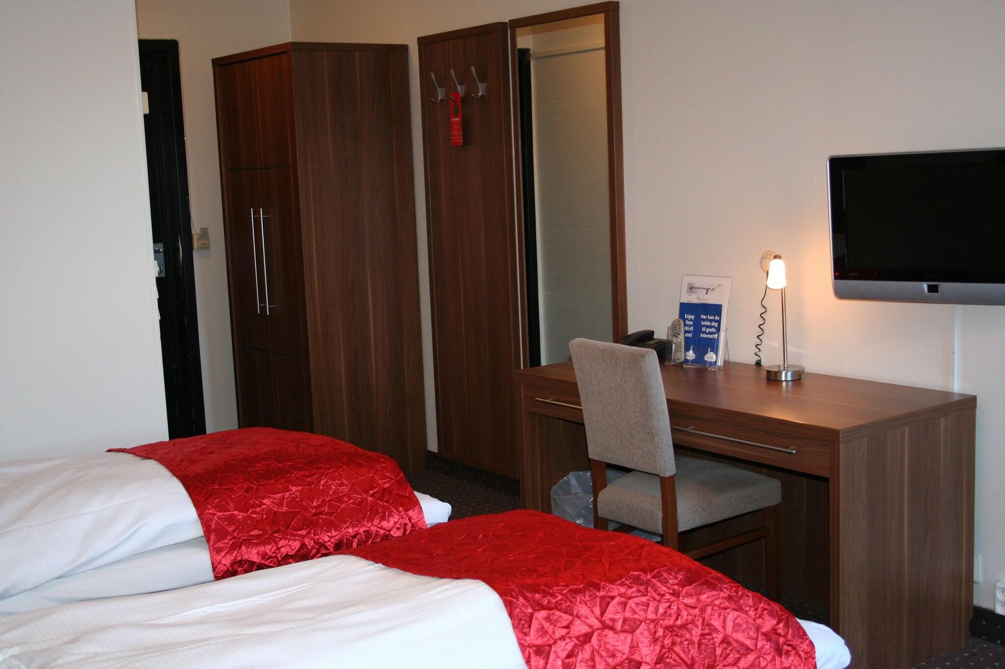 Room, Twin Beds