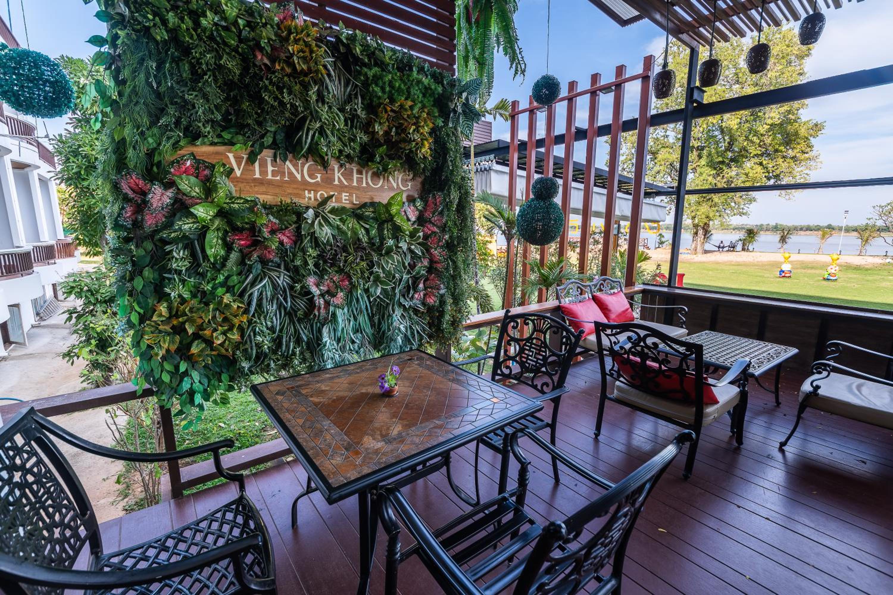 Vieng Khong Hotel 78/100