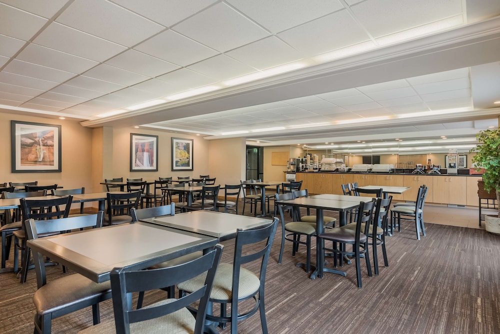 Town & Country Inn 39/50