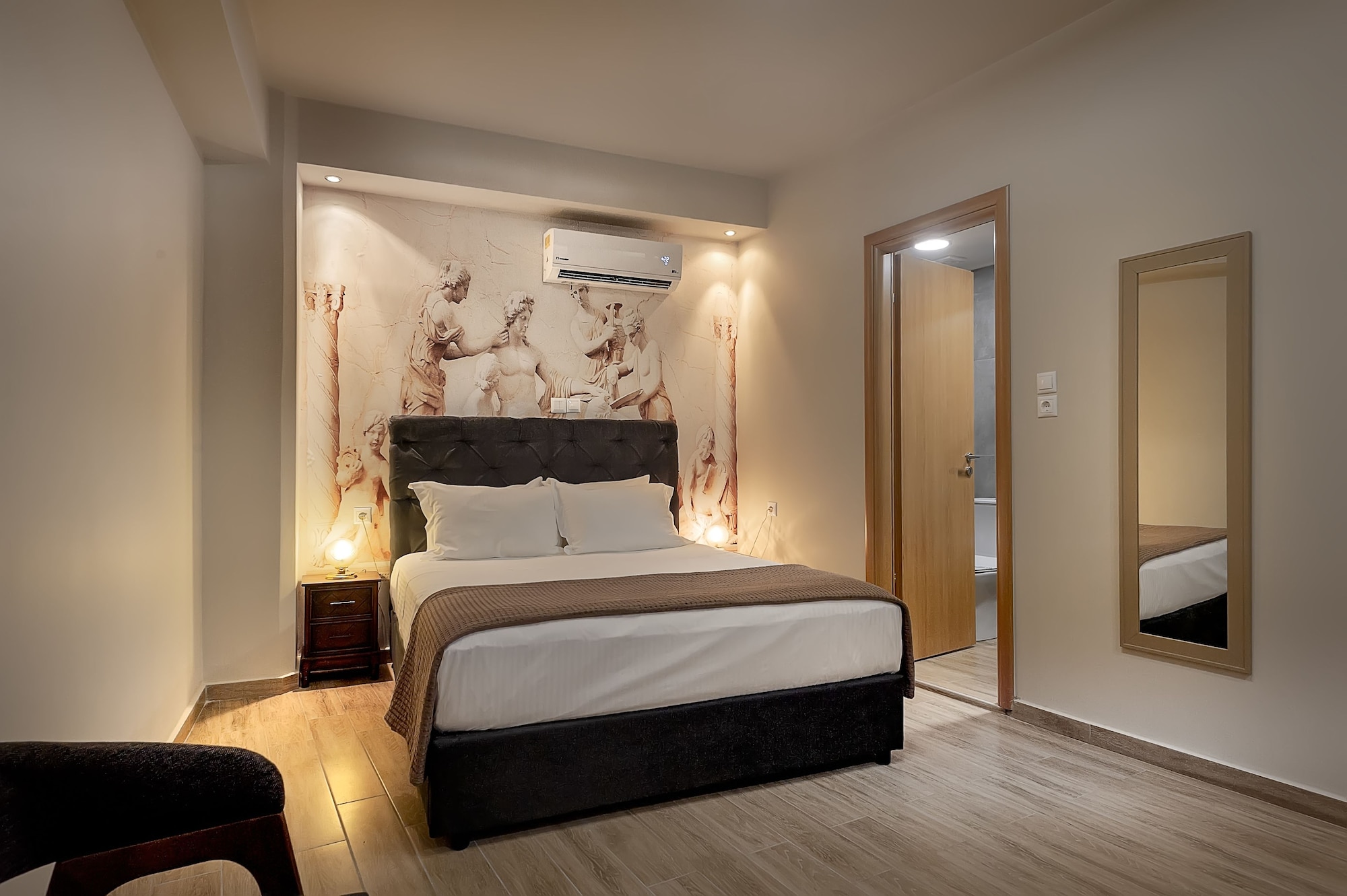 DELUXE, QUEEN BED