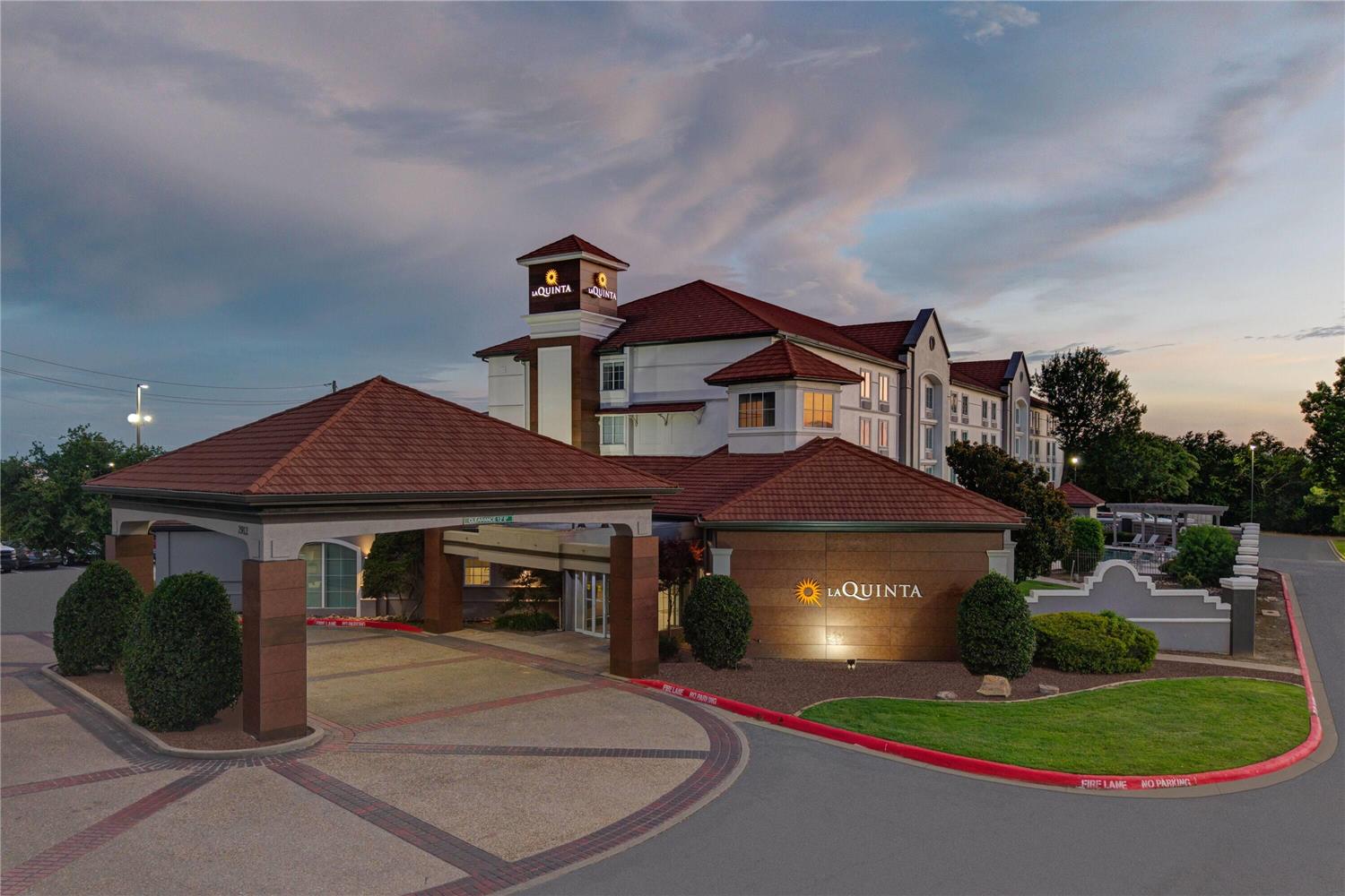 La Quinta Inn And Suites By Wyndham Sherman 2/29